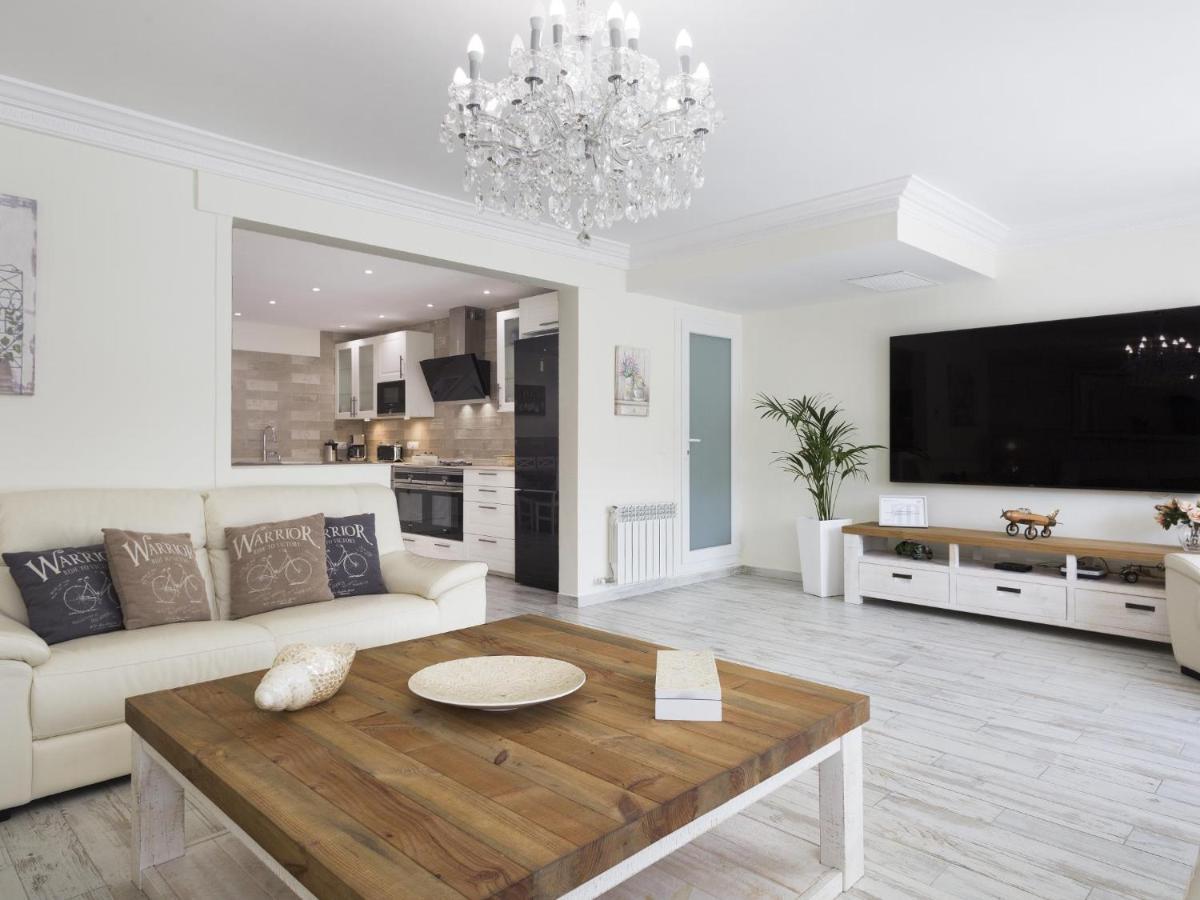 Sitges Spaces Mediterranean Apartments 4 Bedroom, 4 Bathroom, Huge Terrace, Jacuzzi- Sleeps 9 Luaran gambar