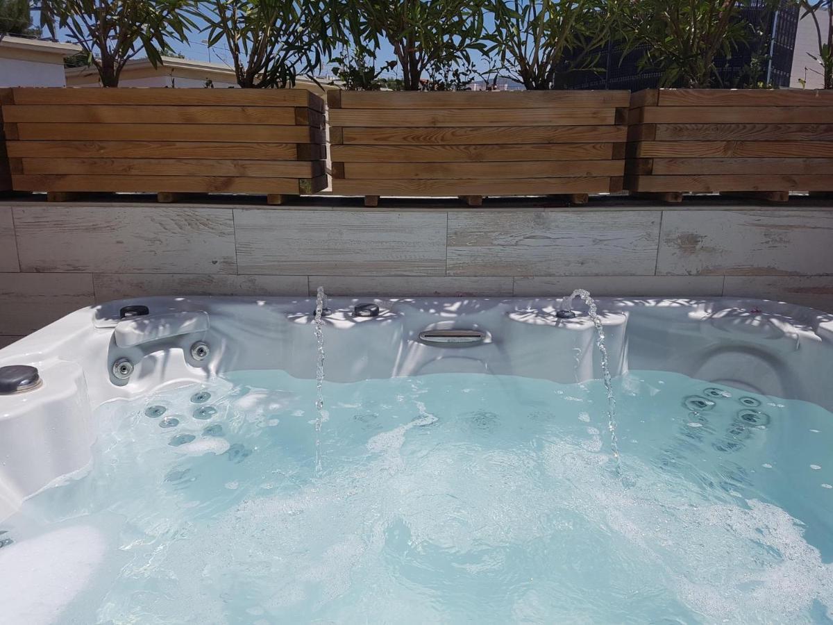 Sitges Spaces Mediterranean Apartments 4 Bedroom, 4 Bathroom, Huge Terrace, Jacuzzi- Sleeps 9 Luaran gambar