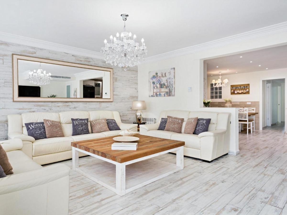 Sitges Spaces Mediterranean Apartments 4 Bedroom, 4 Bathroom, Huge Terrace, Jacuzzi- Sleeps 9 Luaran gambar