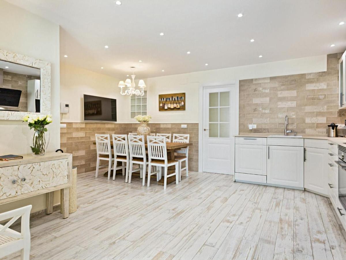 Sitges Spaces Mediterranean Apartments 4 Bedroom, 4 Bathroom, Huge Terrace, Jacuzzi- Sleeps 9 Luaran gambar